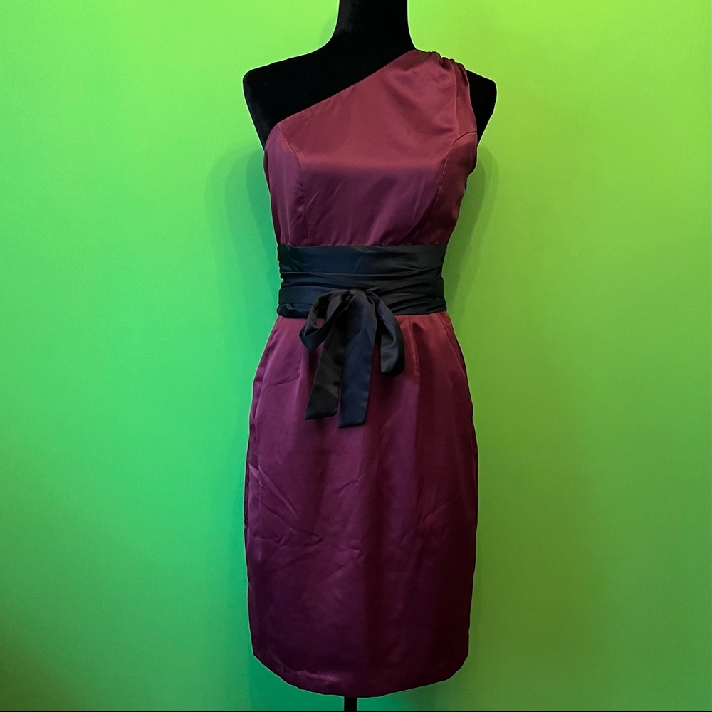 Burgundy with black sash Worthington Formal dress, Size 4, Has Pockets!